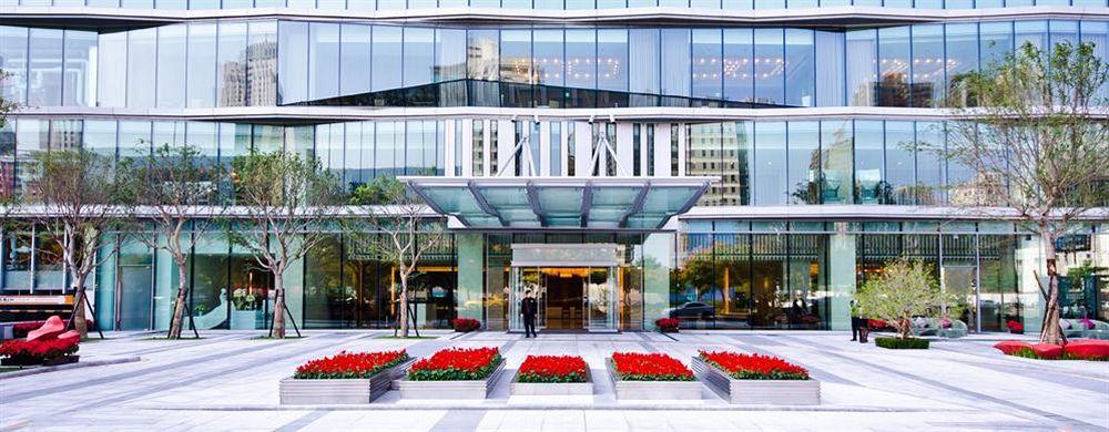 밀레니엄 호텔 타이중 외부 사진 The entrance of the hotel