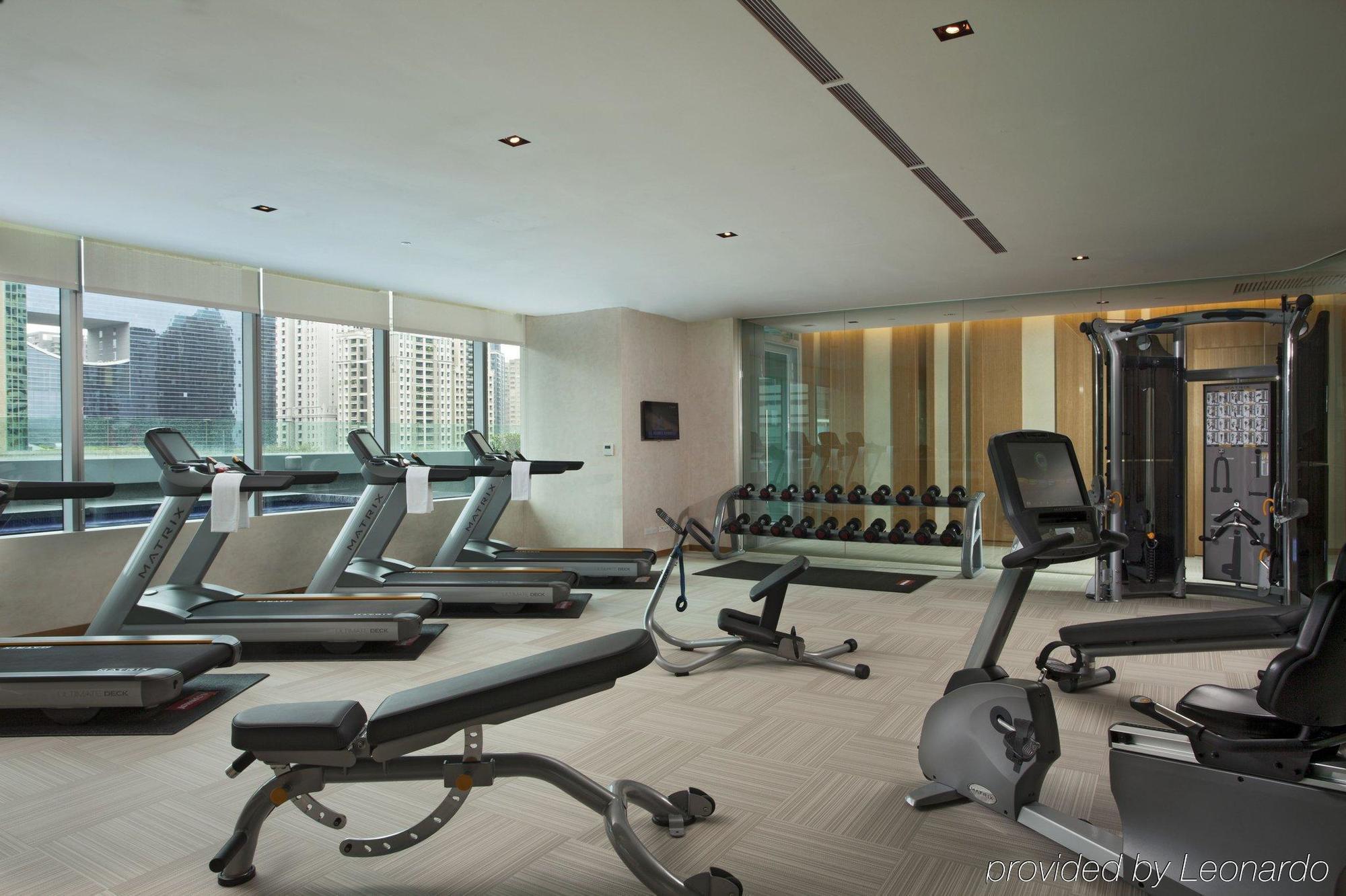 밀레니엄 호텔 타이중 외부 사진 The gym at the hotel