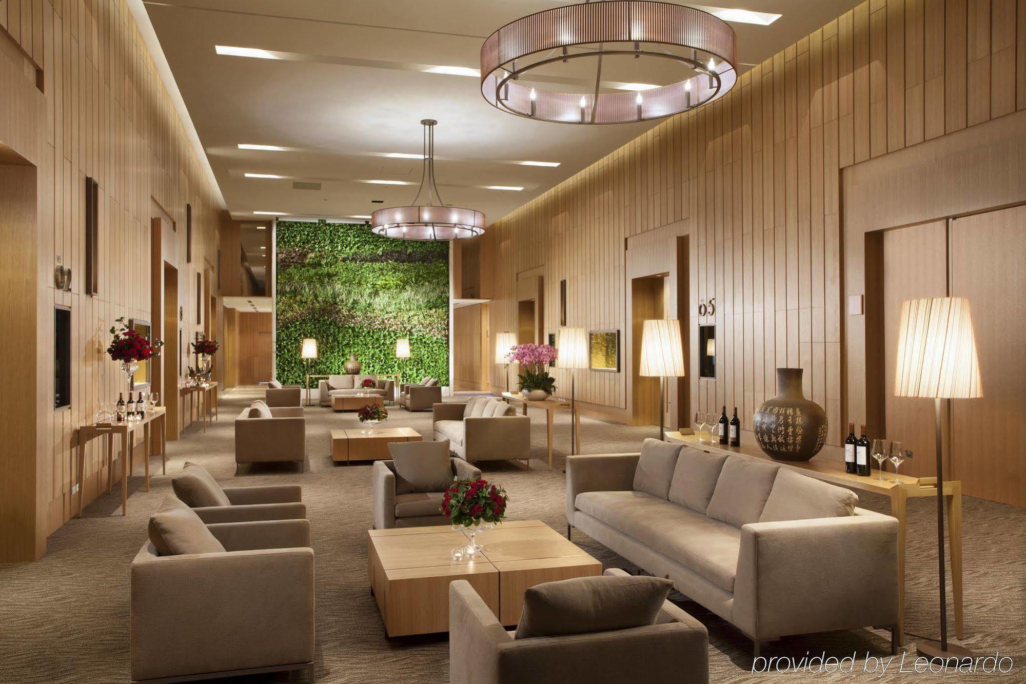 밀레니엄 호텔 타이중 외부 사진 The lounge at the airport
